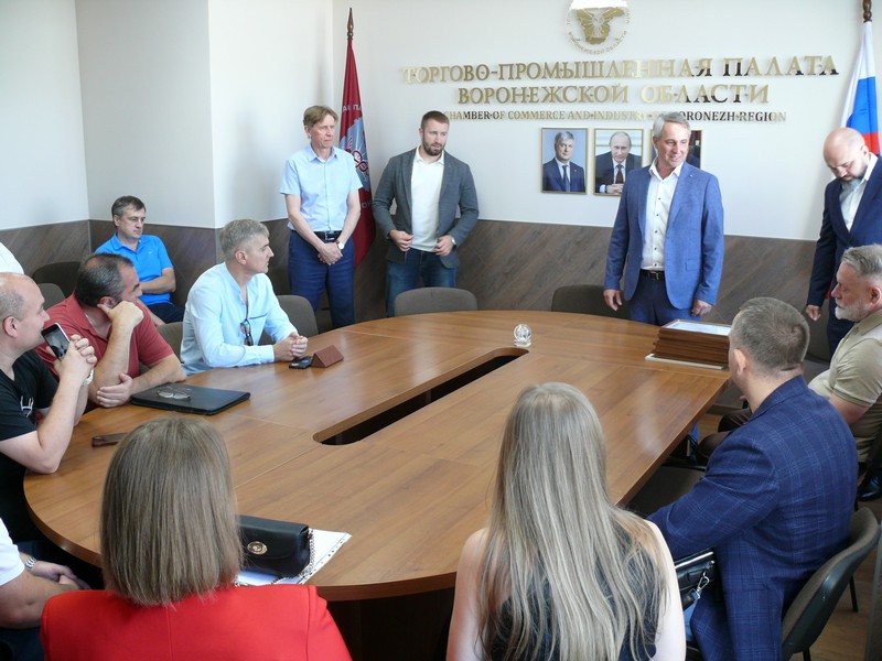 В ТПП Воронежской области торжественно вручили членские билеты новым участникам предпринимательского объединения