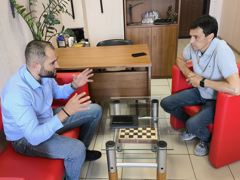 Председатель комитета по развитию спорта Дмитрий Березкин встретился с депутатом Гордумы Алексеем Панфиловым