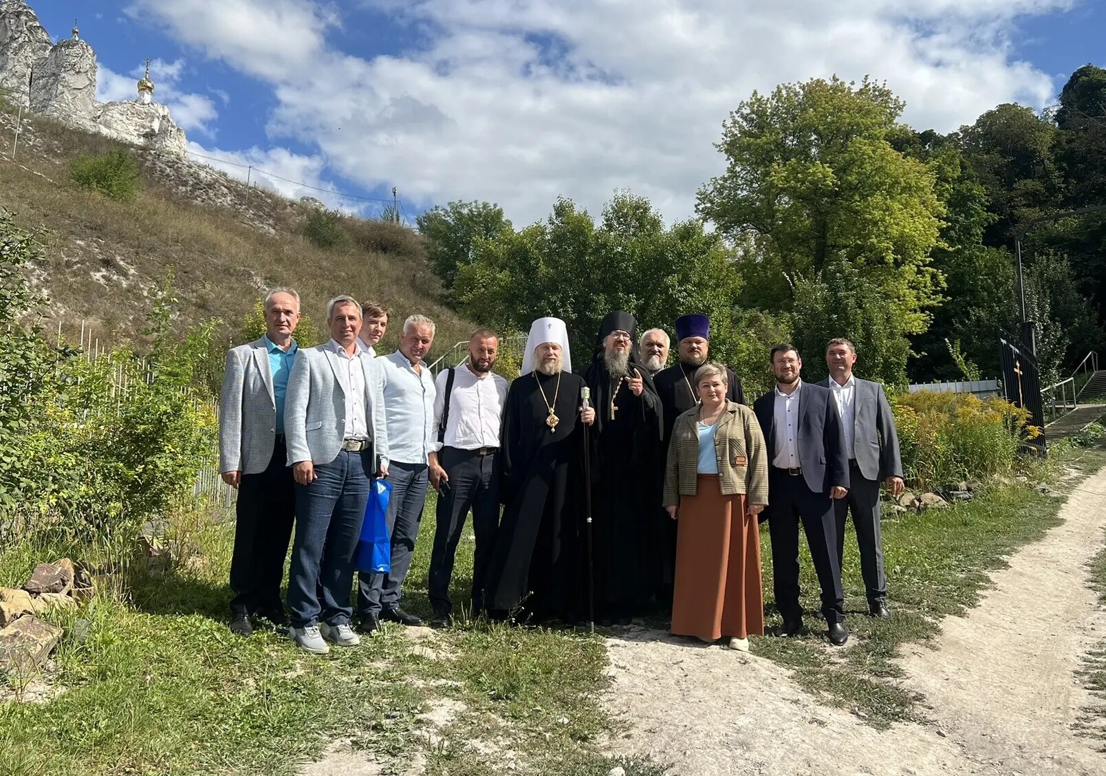 Состоялась встреча Митрополита Воронежского и Лискинского Леонтия с предпринимательским бизнес-сообществом воронежского региона на территории Свято-Успенского Дивногорского мужского пещерного епархиального монастыря